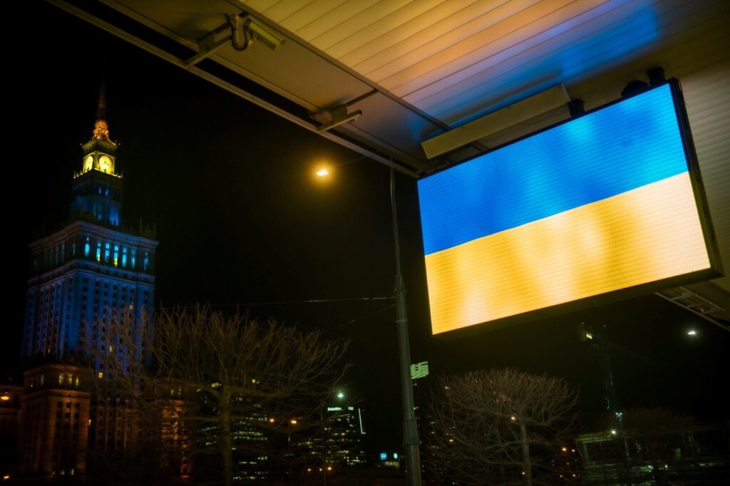 W Jet Line na ekranach flaga Ukrainy