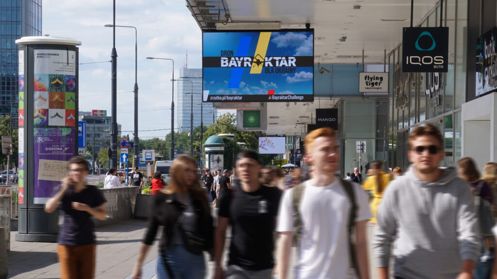 w jet line na ekranach bayraktar dla Ukrainy