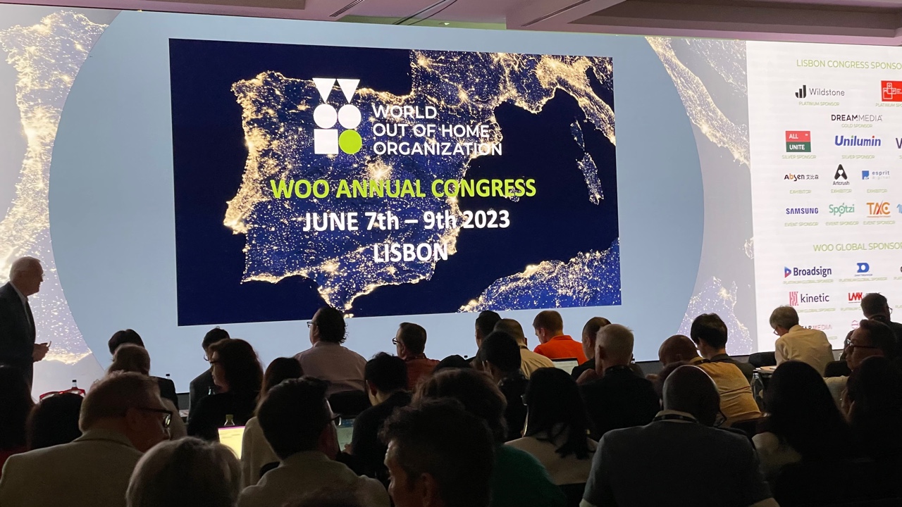 Odbudowa dynamiki, czyli przełomowe kierunki dla reklamy zewnętrznej. Raport z kongresu WOOHO w Lizbonie.